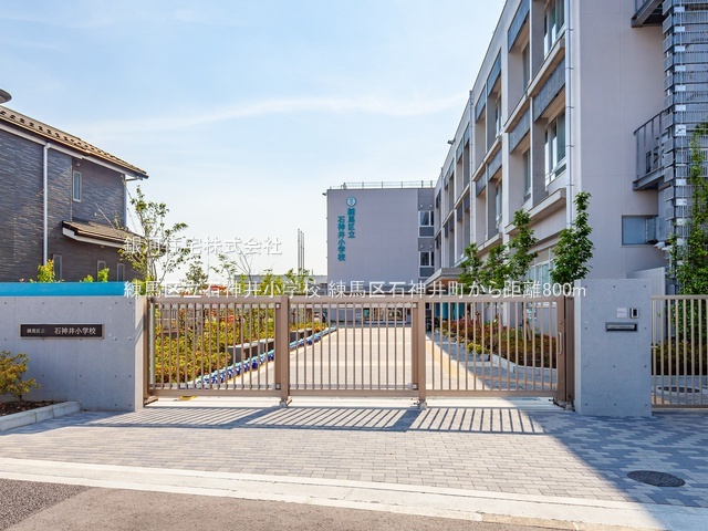 G00377947 東京都練馬区石神井町６丁目 新築一戸建て 6980万円 土地面積88.40m² (約26.74坪) 建物面積75.87m² (約22.95坪) 間取り２ＬＤＫ 築年月2025年11月(築１年以内)【周辺環境】練馬区立石神井小学校