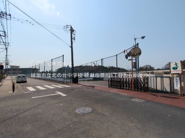 G00378058 神奈川県綾瀬市蓼川３丁目 新築一戸建て 4780万円 土地面積112.75m² (約34.10坪) 建物面積100.19m² (約30.30坪) 間取り４ＬＤＫ 築年月2025年08月【周辺環境】綾瀬市立北の台中学校