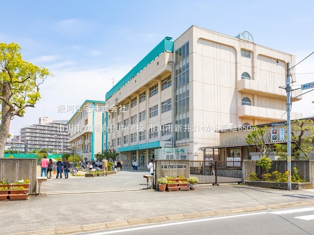 G00378119 千葉県市川市新井３丁目 新築一戸建て 6790万円 土地面積66.11m² (約19.99坪) 建物面積112.85m² (約34.13坪) 間取り３ＳＬＤＫ 築年月2025年08月【周辺環境】市川市立南行徳中学校