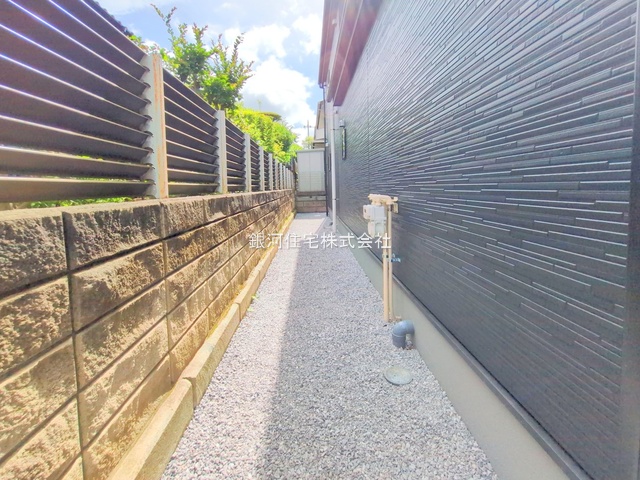 G00378162 神奈川県川崎市麻生区王禅寺東５丁目 新築一戸建て 6980万円 土地面積200.92m² (約60.77坪) 建物面積105.58m² (約31.93坪) 間取り４ＬＤＫ 築年月2025年06月(築１年以内)【外観7】