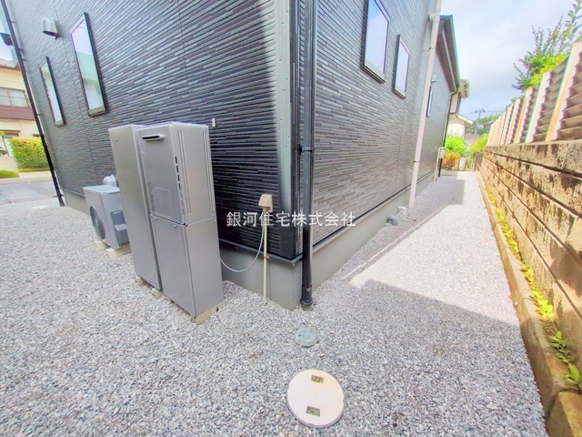 G00378162 神奈川県川崎市麻生区王禅寺東５丁目 新築一戸建て 6980万円 土地面積200.92m² (約60.77坪) 建物面積105.58m² (約31.93坪) 間取り４ＬＤＫ 築年月2025年06月(築１年以内)【外観10】