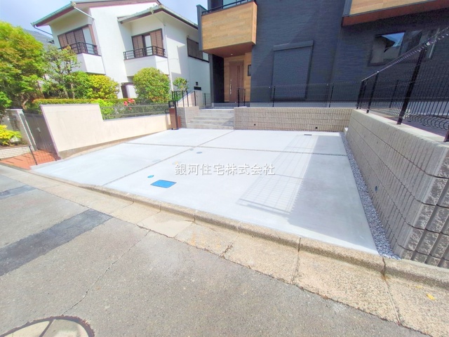 G00378162 神奈川県川崎市麻生区王禅寺東５丁目 新築一戸建て 6980万円 土地面積200.92m² (約60.77坪) 建物面積105.58m² (約31.93坪) 間取り４ＬＤＫ 築年月2025年06月(築１年以内)【外観13】