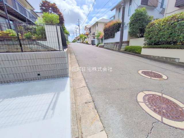 G00378162 神奈川県川崎市麻生区王禅寺東５丁目 新築一戸建て 6980万円 土地面積200.92m² (約60.77坪) 建物面積105.58m² (約31.93坪) 間取り４ＬＤＫ 築年月2025年06月(築１年以内)【外観14】
