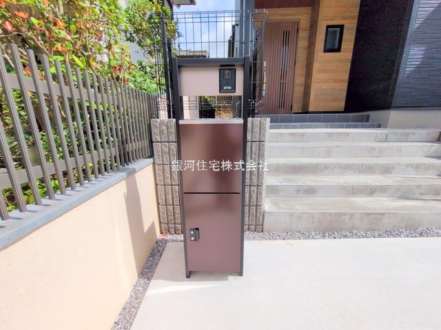 G00378162 神奈川県川崎市麻生区王禅寺東５丁目 新築一戸建て 6980万円 土地面積200.92m² (約60.77坪) 建物面積105.58m² (約31.93坪) 間取り４ＬＤＫ 築年月2025年06月(築１年以内)【外観18】