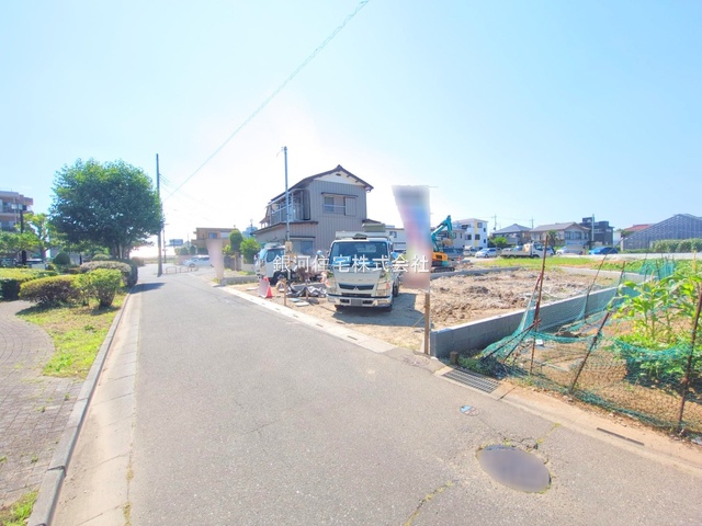 G00378207 埼玉県草加市新里町 新築一戸建て 4990万円 土地面積137.46m² (約41.58坪) 建物面積107.22m² (約32.43坪) 間取り３ＬＤＫ 築年月2025年10月【外観9】