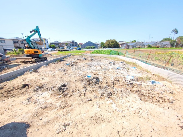 G00378207 埼玉県草加市新里町 新築一戸建て 4990万円 土地面積137.46m² (約41.58坪) 建物面積107.22m² (約32.43坪) 間取り３ＬＤＫ 築年月2025年10月【外観10】