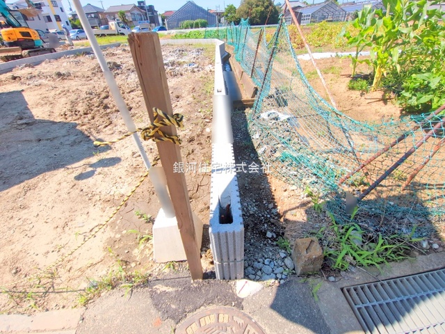 G00378207 埼玉県草加市新里町 新築一戸建て 4990万円 土地面積137.46m² (約41.58坪) 建物面積107.22m² (約32.43坪) 間取り３ＬＤＫ 築年月2025年10月【外観13】