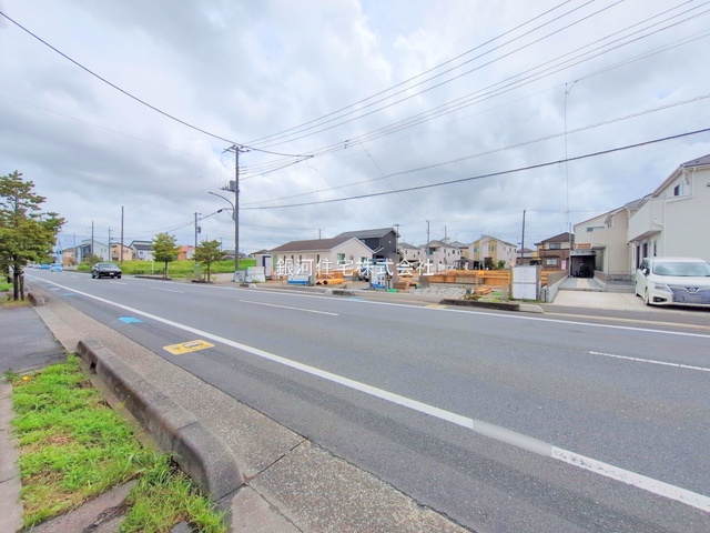 G00378208 埼玉県さいたま市岩槻区大字岩槻 新築一戸建て 3380万円 土地面積135.00m² (約40.83坪) 建物面積99.36m² (約30.05坪) 間取り３ＬＤＫ 築年月2025年09月【外観3】