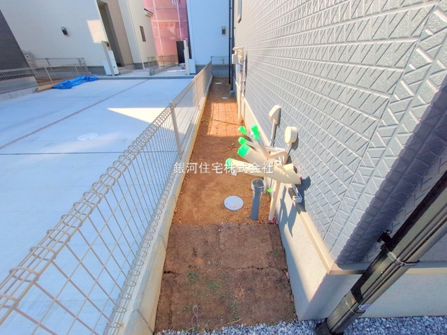 G00378208 埼玉県さいたま市岩槻区大字岩槻 新築一戸建て 3180万円 土地面積135.00m² (約40.83坪) 建物面積99.36m² (約30.05坪) 間取り３ＬＤＫ 築年月2025年10月(築１年以内)【外観17】