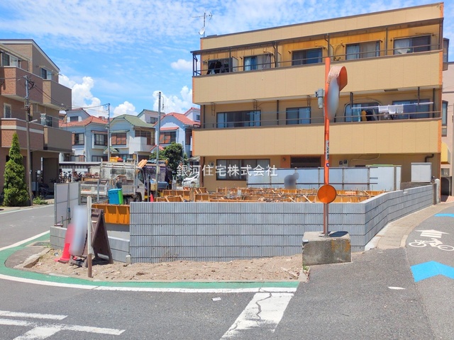 G00378213 千葉県市川市新井１丁目 新築一戸建て 6999万円 土地面積84.48m² (約25.55坪) 建物面積126.96m² (約38.40坪) 間取り４ＬＤＫ 築年月2025年07月(築１年以内)【外観2】