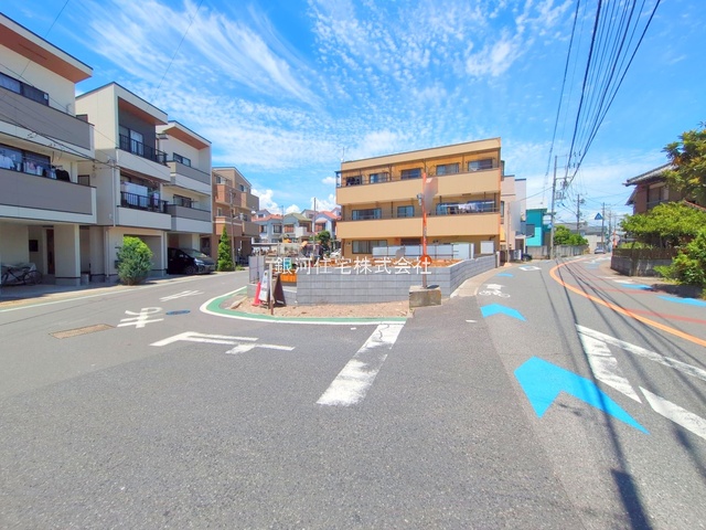 G00378213 千葉県市川市新井１丁目 新築一戸建て 6999万円 土地面積84.48m² (約25.55坪) 建物面積126.96m² (約38.40坪) 間取り４ＬＤＫ 築年月2025年07月(築１年以内)【外観3】
