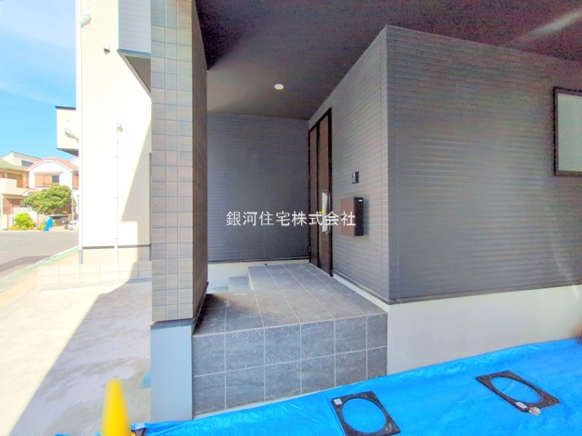 G00378213 千葉県市川市新井１丁目 新築一戸建て 5999万円 土地面積84.48m² (約25.55坪) 建物面積126.96m² (約38.40坪) 間取り４ＬＤＫ 築年月2025年09月(築１年以内)【外観5】