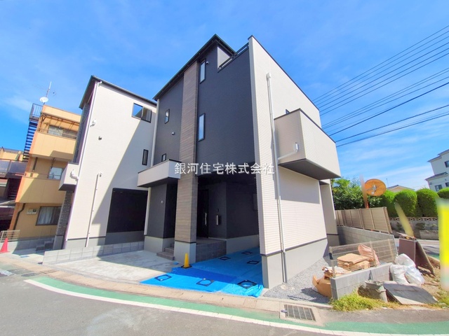 G00378213 千葉県市川市新井１丁目 新築一戸建て 5999万円 土地面積84.48m² (約25.55坪) 建物面積126.96m² (約38.40坪) 間取り４ＬＤＫ 築年月2025年09月(築１年以内)【外観9】