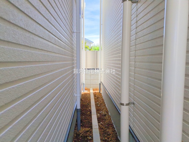 G00378213 千葉県市川市新井１丁目 新築一戸建て 5999万円 土地面積84.48m² (約25.55坪) 建物面積126.96m² (約38.40坪) 間取り４ＬＤＫ 築年月2025年09月(築１年以内)【外観10】