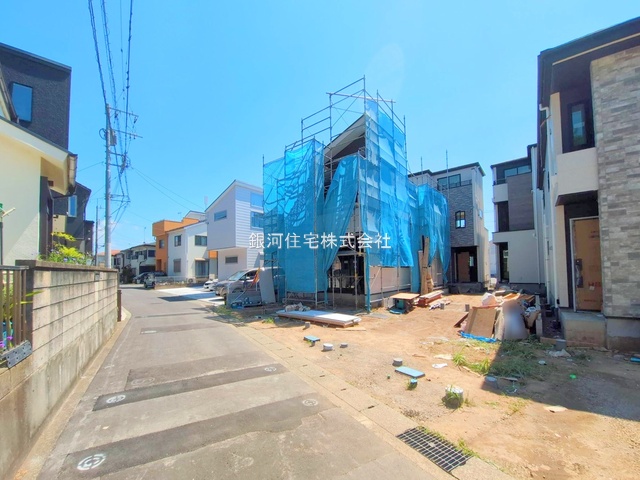 G00378214 神奈川県海老名市上郷３丁目 新築一戸建て 6098万円 土地面積99.53m² (約30.10坪) 建物面積107.49m² (約32.51坪) 間取り３ＳＬＤＫ 築年月2025年08月【外観3】