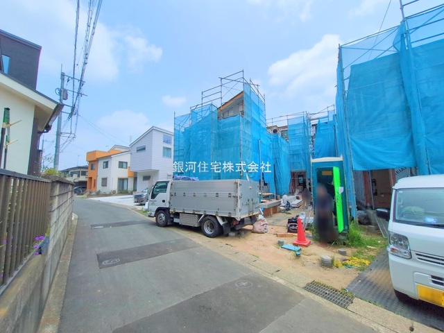 G00378214 神奈川県海老名市上郷３丁目 新築一戸建て 6098万円 土地面積99.53m² (約30.10坪) 建物面積107.49m² (約32.51坪) 間取り３ＳＬＤＫ 築年月2025年08月【外観6】