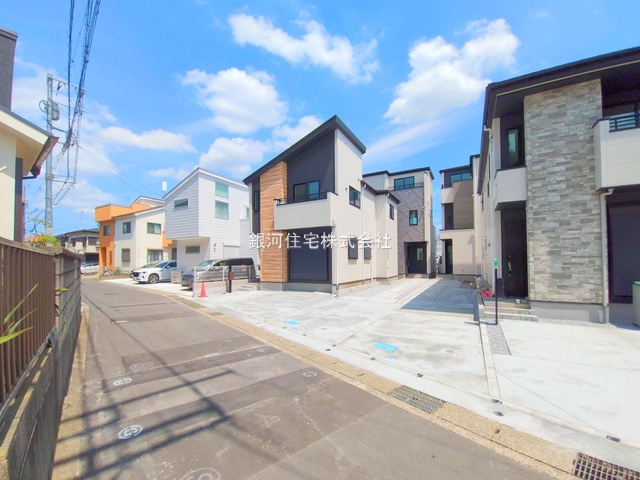 G00378215 神奈川県海老名市上郷３丁目 新築一戸建て 5698万円 土地面積108.22m² (約32.73坪) 建物面積107.02m² (約32.37坪) 間取り３ＳＬＤＫ 築年月2025年08月(築１年以内)【外観3】