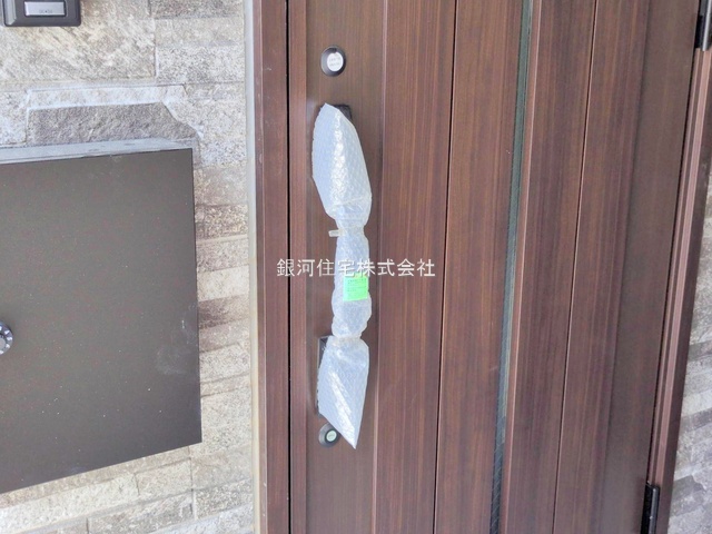 G00378215 神奈川県海老名市上郷３丁目 新築一戸建て 5698万円 土地面積108.22m² (約32.73坪) 建物面積107.02m² (約32.37坪) 間取り３ＳＬＤＫ 築年月2025年08月(築１年以内)【外観4】