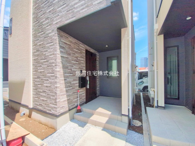 G00378215 神奈川県海老名市上郷３丁目 新築一戸建て 5698万円 土地面積108.22m² (約32.73坪) 建物面積107.02m² (約32.37坪) 間取り３ＳＬＤＫ 築年月2025年08月(築１年以内)【外観7】