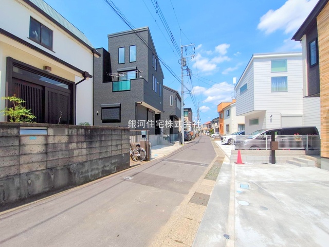 G00378215 神奈川県海老名市上郷３丁目 新築一戸建て 5698万円 土地面積108.22m² (約32.73坪) 建物面積107.02m² (約32.37坪) 間取り３ＳＬＤＫ 築年月2025年08月(築１年以内)【外観11】