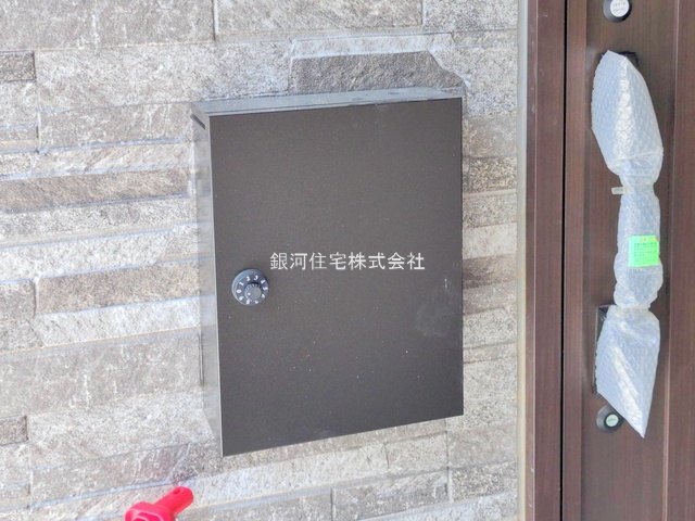 G00378215 神奈川県海老名市上郷３丁目 新築一戸建て 5698万円 土地面積108.22m² (約32.73坪) 建物面積107.02m² (約32.37坪) 間取り３ＳＬＤＫ 築年月2025年08月(築１年以内)【外観18】