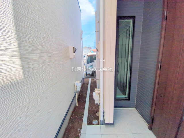 G00378216 神奈川県海老名市上郷３丁目 新築一戸建て 5698万円 土地面積107.22m² (約32.43坪) 建物面積105.56m² (約31.93坪) 間取り３ＳＬＤＫ 築年月2025年08月(築１年以内)【外観6】