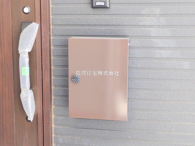 G00378216 神奈川県海老名市上郷３丁目 新築一戸建て 5698万円 土地面積107.22m² (約32.43坪) 建物面積105.56m² (約31.93坪) 間取り３ＳＬＤＫ 築年月2025年08月(築１年以内)【外観8】