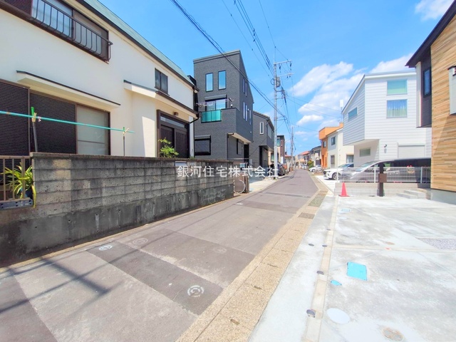 G00378216 神奈川県海老名市上郷３丁目 新築一戸建て 5698万円 土地面積107.22m² (約32.43坪) 建物面積105.56m² (約31.93坪) 間取り３ＳＬＤＫ 築年月2025年08月(築１年以内)【外観12】