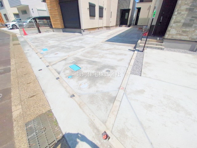 G00378216 神奈川県海老名市上郷３丁目 新築一戸建て 5698万円 土地面積107.22m² (約32.43坪) 建物面積105.56m² (約31.93坪) 間取り３ＳＬＤＫ 築年月2025年08月(築１年以内)【外観14】