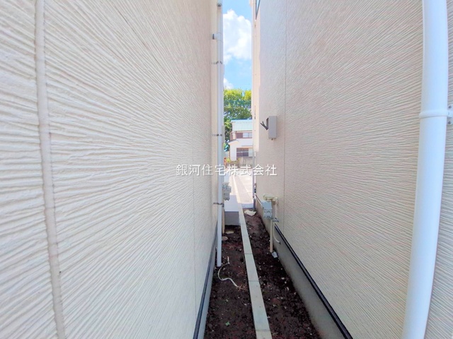 G00378216 神奈川県海老名市上郷３丁目 新築一戸建て 5698万円 土地面積107.22m² (約32.43坪) 建物面積105.56m² (約31.93坪) 間取り３ＳＬＤＫ 築年月2025年08月(築１年以内)【外観18】