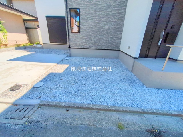 G00378221 神奈川県藤沢市西富２丁目 新築一戸建て 6098万円 土地面積139.09m² (約42.07坪) 建物面積105.16m² (約31.81坪) 間取り４ＬＤＫ 築年月2025年07月(築１年以内)【外観4】