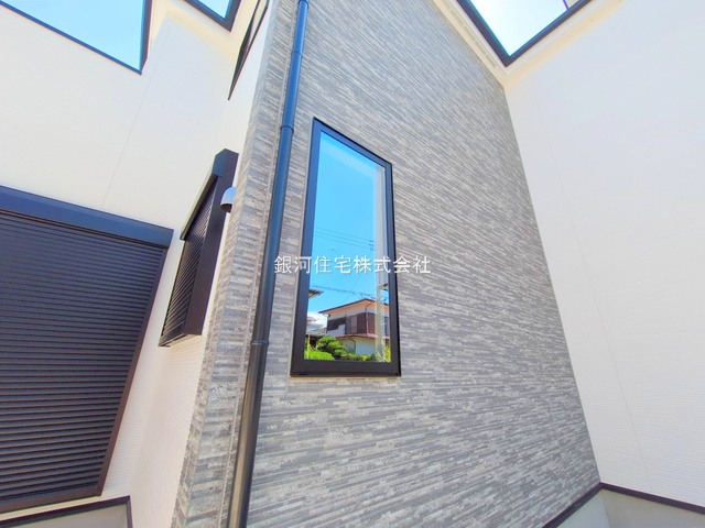 G00378221 神奈川県藤沢市西富２丁目 新築一戸建て 6098万円 土地面積139.09m² (約42.07坪) 建物面積105.16m² (約31.81坪) 間取り４ＬＤＫ 築年月2025年07月(築１年以内)【外観6】