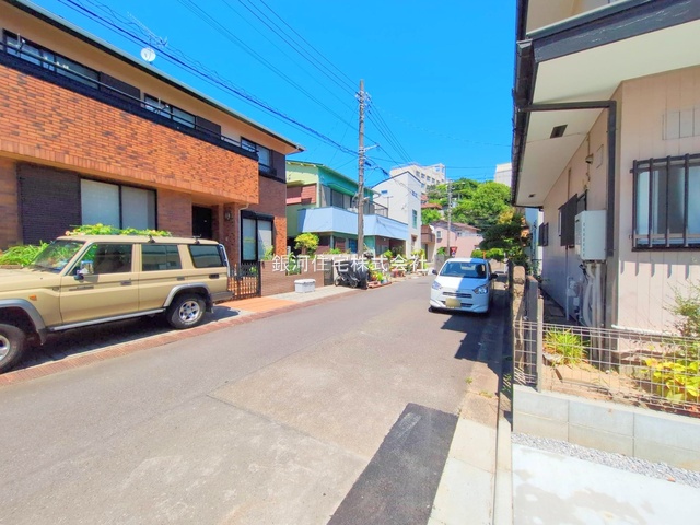 G00378221 神奈川県藤沢市西富２丁目 新築一戸建て 6098万円 土地面積139.09m² (約42.07坪) 建物面積105.16m² (約31.81坪) 間取り４ＬＤＫ 築年月2025年07月(築１年以内)【外観10】