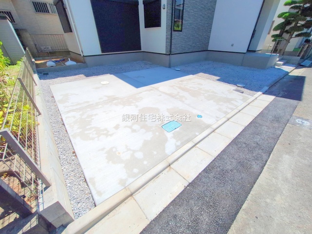 G00378221 神奈川県藤沢市西富２丁目 新築一戸建て 6098万円 土地面積139.09m² (約42.07坪) 建物面積105.16m² (約31.81坪) 間取り４ＬＤＫ 築年月2025年07月(築１年以内)【外観12】