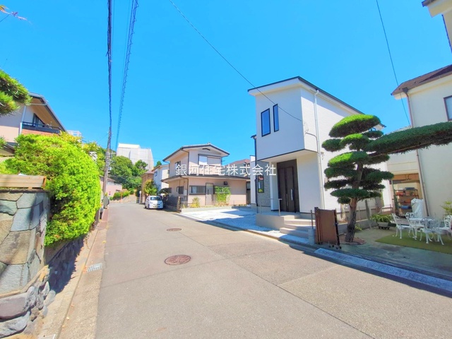 G00378221 神奈川県藤沢市西富２丁目 新築一戸建て 6098万円 土地面積139.09m² (約42.07坪) 建物面積105.16m² (約31.81坪) 間取り４ＬＤＫ 築年月2025年07月(築１年以内)【外観14】