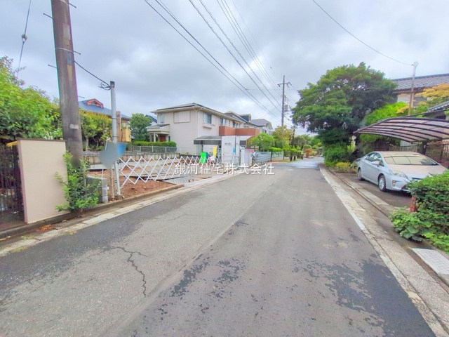 G00378222 東京都多摩市聖ヶ丘２丁目 新築一戸建て 6999万円 土地面積203.44m² (約61.54坪) 建物面積112.79m² (約34.11坪) 間取り４ＬＤＫ 築年月2025年10月【外観3】