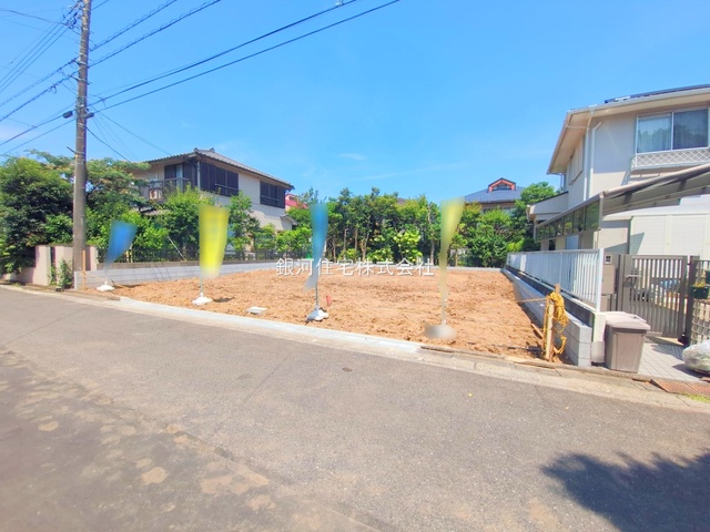 G00378222 東京都多摩市聖ヶ丘２丁目 新築一戸建て 6999万円 土地面積203.44m² (約61.54坪) 建物面積112.79m² (約34.11坪) 間取り４ＬＤＫ 築年月2025年10月【外観5】