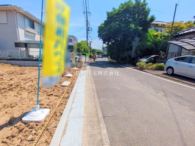 G00378222 東京都多摩市聖ヶ丘２丁目 新築一戸建て 6999万円 土地面積203.44m² (約61.54坪) 建物面積112.79m² (約34.11坪) 間取り４ＬＤＫ 築年月2025年10月【外観7】