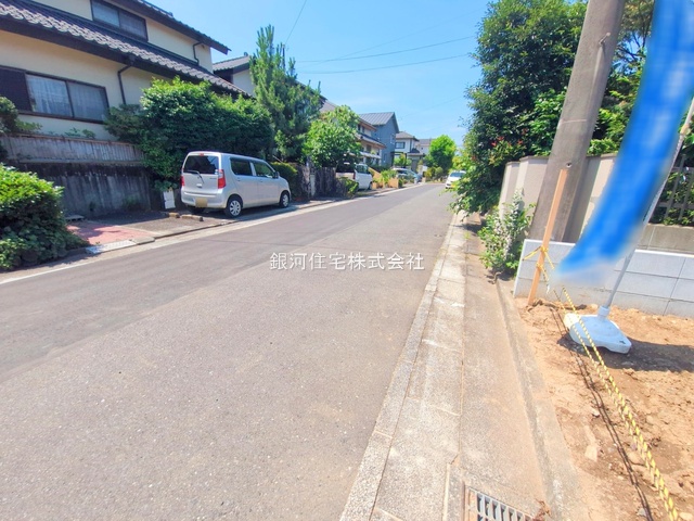 G00378222 東京都多摩市聖ヶ丘２丁目 新築一戸建て 6999万円 土地面積203.44m² (約61.54坪) 建物面積112.79m² (約34.11坪) 間取り４ＬＤＫ 築年月2025年10月【外観8】