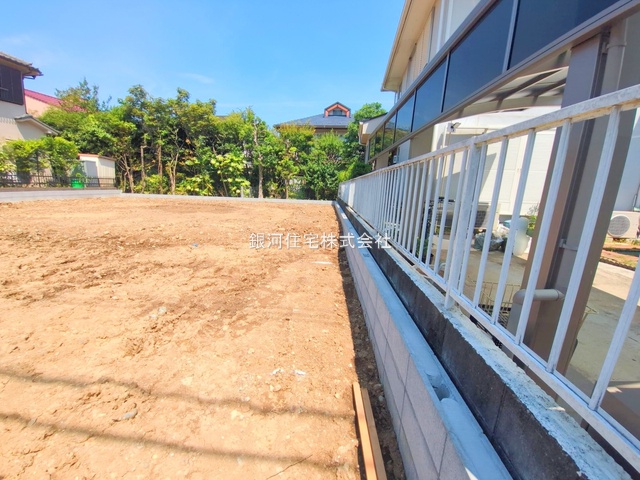 G00378222 東京都多摩市聖ヶ丘２丁目 新築一戸建て 6999万円 土地面積203.44m² (約61.54坪) 建物面積112.79m² (約34.11坪) 間取り４ＬＤＫ 築年月2025年10月【外観10】