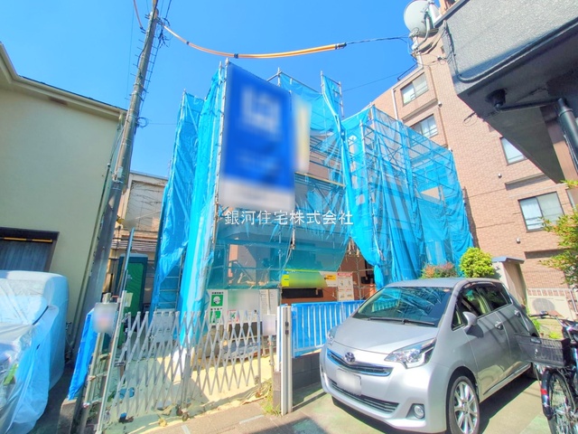 G00378231 埼玉県川口市南鳩ヶ谷４丁目 新築一戸建て 4480万円 土地面積102.80m² (約31.09坪) 建物面積98.40m² (約29.76坪) 間取り５ＬＤＫ 築年月2025年07月(築１年以内)【外観5】