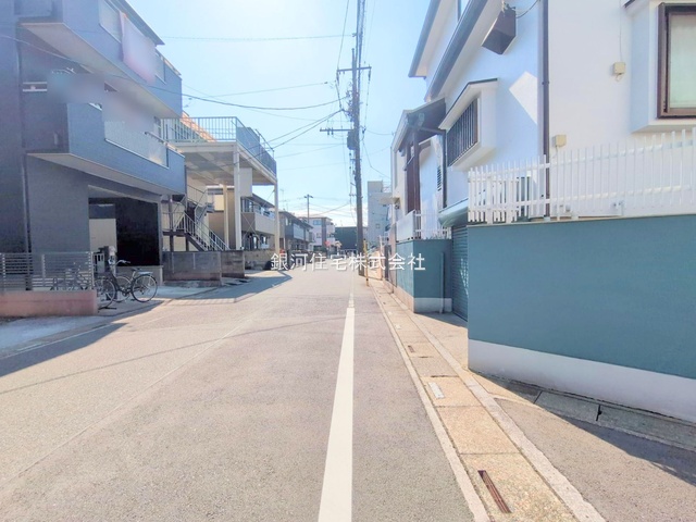 G00378231 埼玉県川口市南鳩ヶ谷４丁目 新築一戸建て 4480万円 土地面積102.80m² (約31.09坪) 建物面積98.40m² (約29.76坪) 間取り５ＬＤＫ 築年月2025年07月(築１年以内)【外観6】