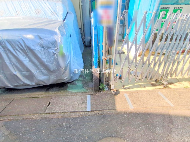 G00378231 埼玉県川口市南鳩ヶ谷４丁目 新築一戸建て 4480万円 土地面積102.80m² (約31.09坪) 建物面積98.40m² (約29.76坪) 間取り５ＬＤＫ 築年月2025年07月(築１年以内)【外観7】