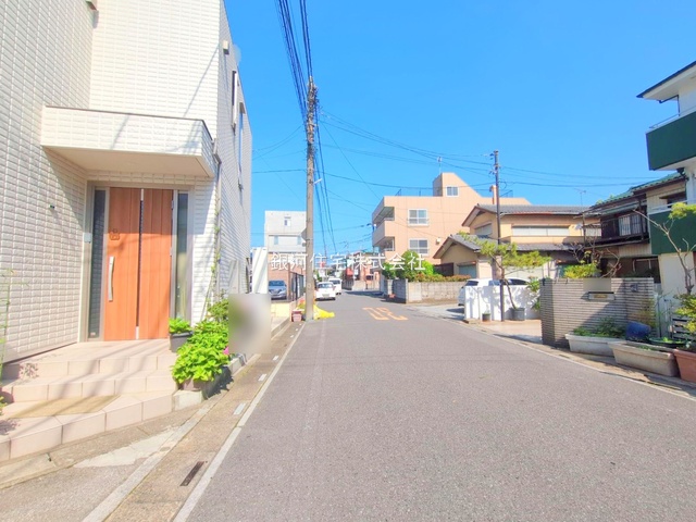 G00378231 埼玉県川口市南鳩ヶ谷４丁目 新築一戸建て 4480万円 土地面積102.80m² (約31.09坪) 建物面積98.40m² (約29.76坪) 間取り５ＬＤＫ 築年月2025年07月(築１年以内)【外観9】