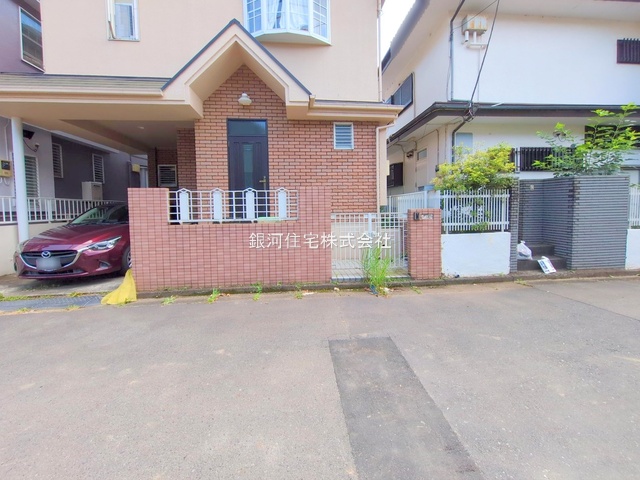 G00378238 東京都日野市西平山２丁目 新築一戸建て 3890万円 土地面積98.01m² (約29.64坪) 建物面積77.76m² (約23.52坪) 間取り３ＬＤＫ 築年月2025年07月(築１年以内)【外観4】