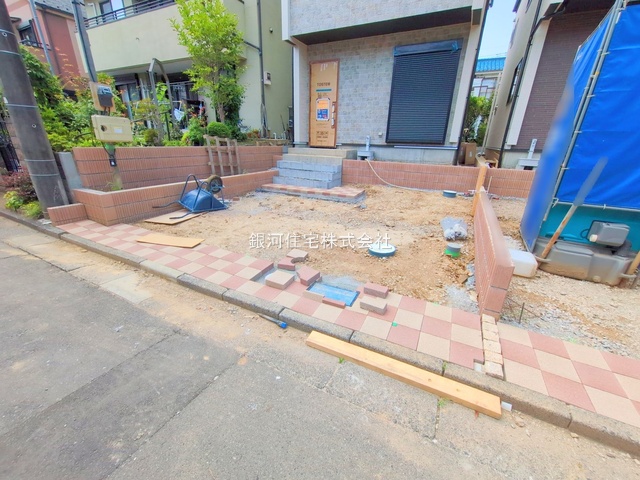 G00378238 東京都日野市西平山２丁目 新築一戸建て 3890万円 土地面積98.01m² (約29.64坪) 建物面積77.76m² (約23.52坪) 間取り３ＬＤＫ 築年月2025年07月(築１年以内)【外観6】
