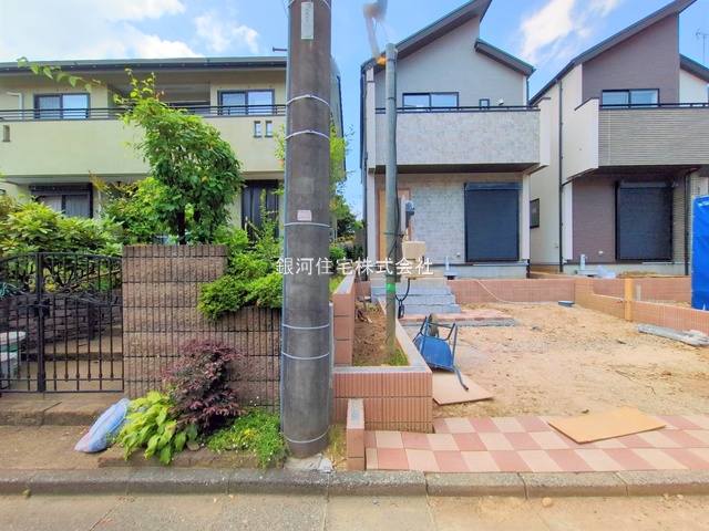 G00378238 東京都日野市西平山２丁目 新築一戸建て 3890万円 土地面積98.01m² (約29.64坪) 建物面積77.76m² (約23.52坪) 間取り３ＬＤＫ 築年月2025年07月(築１年以内)【外観9】