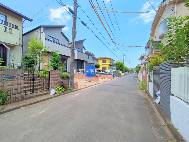 G00378238 東京都日野市西平山２丁目 新築一戸建て 3890万円 土地面積98.01m² (約29.64坪) 建物面積77.76m² (約23.52坪) 間取り３ＬＤＫ 築年月2025年07月(築１年以内)【外観10】