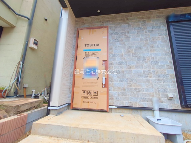 G00378238 東京都日野市西平山２丁目 新築一戸建て 3890万円 土地面積98.01m² (約29.64坪) 建物面積77.76m² (約23.52坪) 間取り３ＬＤＫ 築年月2025年07月(築１年以内)【外観14】