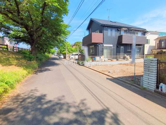 G00378255 東京都福生市南田園３丁目 新築一戸建て 4290万円 土地面積120.27m² (約36.38坪) 建物面積103.19m² (約31.21坪) 間取り４ＬＤＫ 築年月2025年09月【外観8】